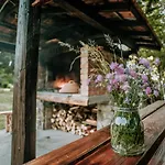 Chalet Koliba Sume Pjevaju - Robinzonski Smjestaj, Struja 12 V, Voda Iz Cisterne *