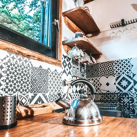 Koliba Sume Pjevaju - Robinzonski Smjestaj, Struja 12 V, Voda Iz Cisterne Alpesi faház Mrkopalj