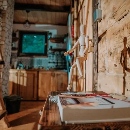 Koliba Sume Pjevaju - Robinzonski Smjestaj, Struja 12 V, Voda Iz Cisterne Mrkopalj