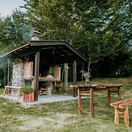 Koliba Sume Pjevaju - Robinzonski Smjestaj, Struja 12 V, Voda Iz Cisterne Chalet Mrkopalj