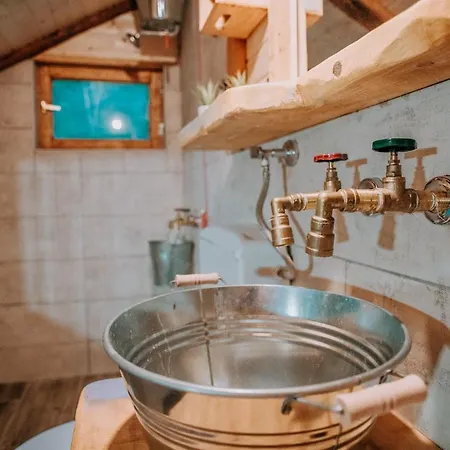 Alpesi faház Koliba Sume Pjevaju - Robinzonski Smjestaj, Struja 12 V, Voda Iz Cisterne