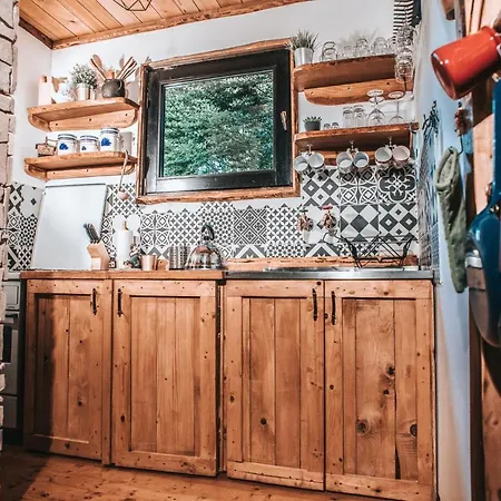 Koliba Sume Pjevaju - Robinzonski Smjestaj, Struja 12 V, Voda Iz Cisterne Chalet Mrkopalj