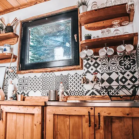 Alpesi faház Koliba Sume Pjevaju - Robinzonski Smjestaj, Struja 12 V, Voda Iz Cisterne Mrkopalj