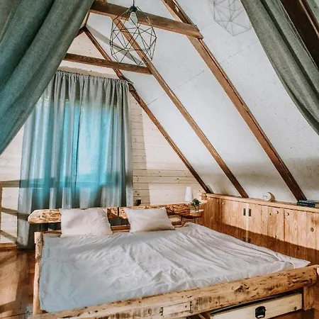 Koliba Sume Pjevaju - Robinzonski Smjestaj, Struja 12 V, Voda Iz Cisterne