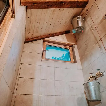 Koliba Sume Pjevaju - Robinzonski Smjestaj, Struja 12 V, Voda Iz Cisterne Alpesi faház Mrkopalj