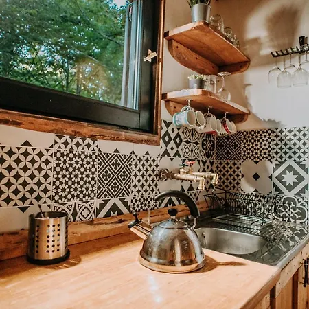 Koliba Sume Pjevaju - Robinzonski Smjestaj, Struja 12 V, Voda Iz Cisterne Alpesi faház *