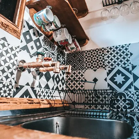 Koliba Sume Pjevaju - Robinzonski Smjestaj, Struja 12 V, Voda Iz Cisterne