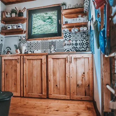 Koliba Sume Pjevaju - Robinzonski Smjestaj, Struja 12 V, Voda Iz Cisterne Mrkopalj