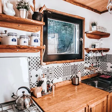 Alpesi faház Koliba Sume Pjevaju - Robinzonski Smjestaj, Struja 12 V, Voda Iz Cisterne Mrkopalj